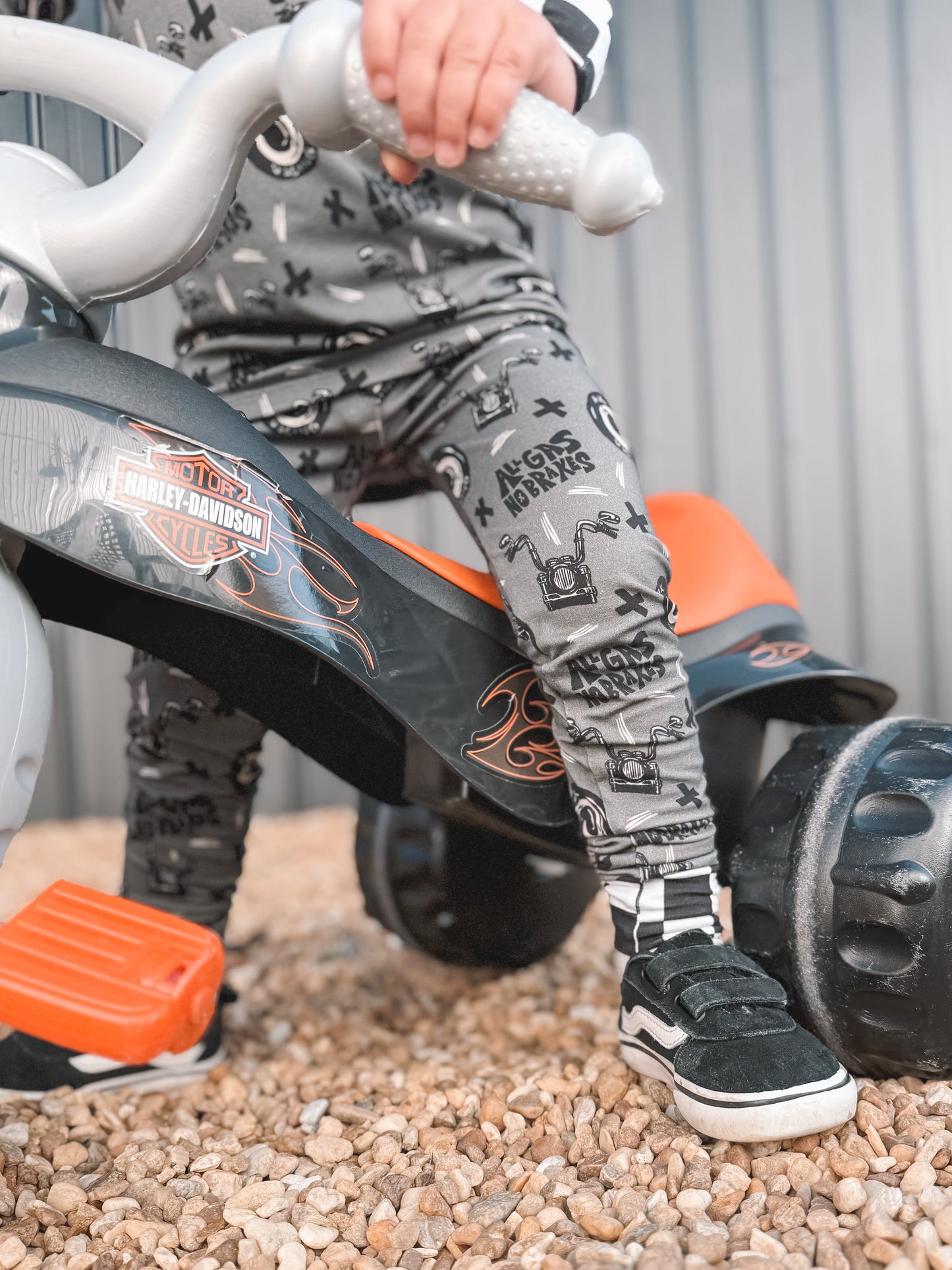 All gas—2PC AK DREAMERS PJS